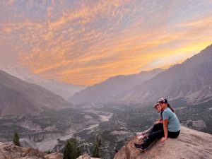 Шефът на Geely настоява за преминаване от ценови войни към качество и се застъпва за екологична логистика