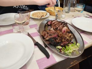 Самолетите J-10 на китайския пилотажен екип на PLA пристигат в Сингапур за въздушно шоу