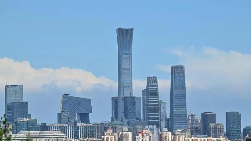 Икономиката на Китай надминава очакванията