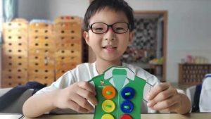 „Изчезналата“ 6-годишна Юансин и бащата се събраха отново, след което бяха депортирани заедно в Китай