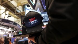 S&P 500 достига 7000 за първи път, след като Nvidia, Microsoft и AI бумът стимулират скока на пазара
