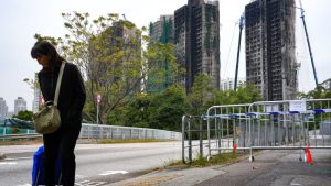 Предлагат се високотехнологични помощни средства, за да помогнат на възрастните хора да се изкачват по стълбите до опустошените от пожар апартаменти на Тай По