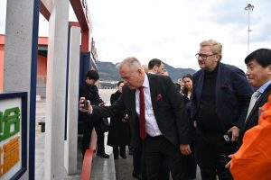 Германска бизнес делегация посещава Чунцин, за да проучи пазара и сътрудничеството