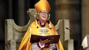 Бивша медицинска сестра интронизирана като първата жена архиепископ на Кентърбъри