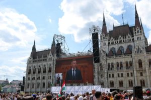 Новият премиер на Унгария Петер Маджар положи клетва, слагайки край на 16-годишното управление на Виктор Орбан